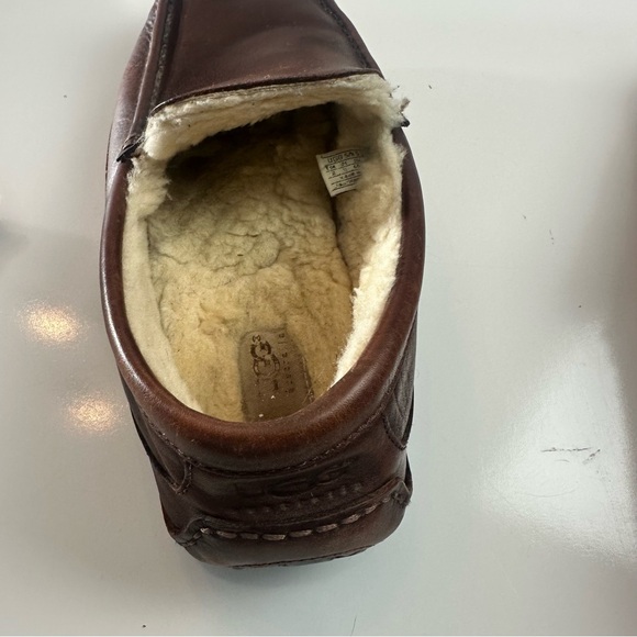 Early 2000s UGG Men’s Leather Slippers | Shearling · Comfortcore Cozy House Shoe - Picture 8 of 11